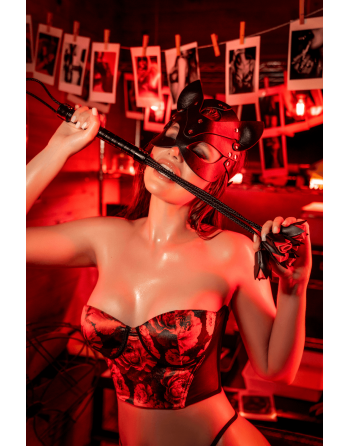 Fouet multi-lanières noir avec roses rouges décoratives - Mapalé