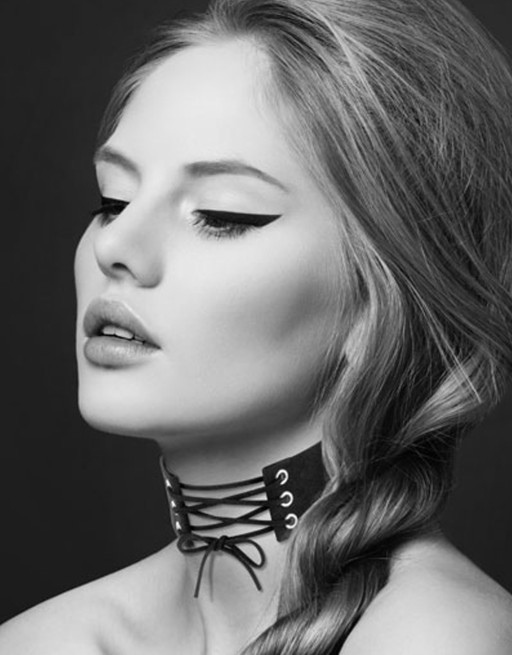 Collier en cuir noir SM avec lacet 