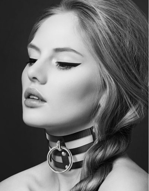 Collier en cuir noir SM triple lanière avec anneau métal argenté 