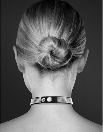 Collier en cuir noir SM avec bande de strass et coeur métal argenté 
