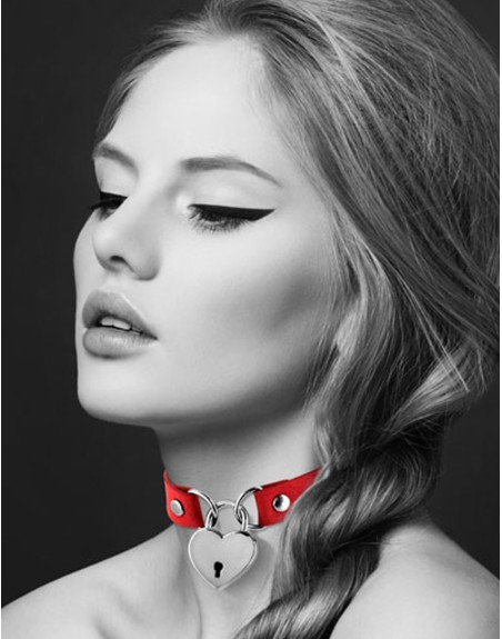 Collier en cuir rouge SM avec pendentif cadenas coeur argenté 