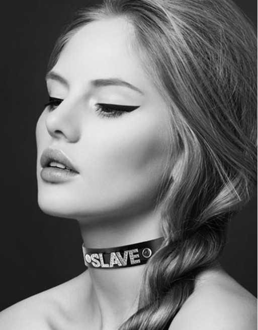 Collier en cuir noir SM avec Slave en strass 