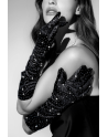 Une paire de gants satinés noirs avec strass - Mapalé