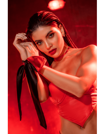 Accessoire coquin en satin réversible noir  rouge 