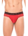 String rouge en dentelle délicate 