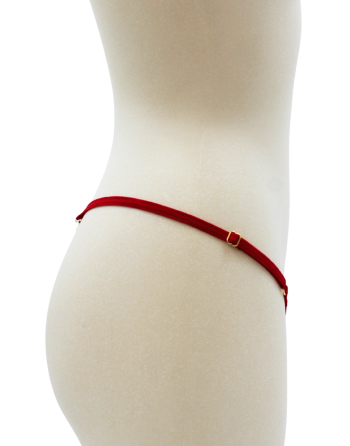String rouge avec bijou perle  strass dorés