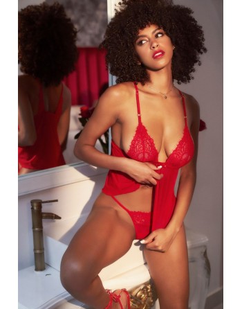 Nuisette courte rouge et string assorti 
