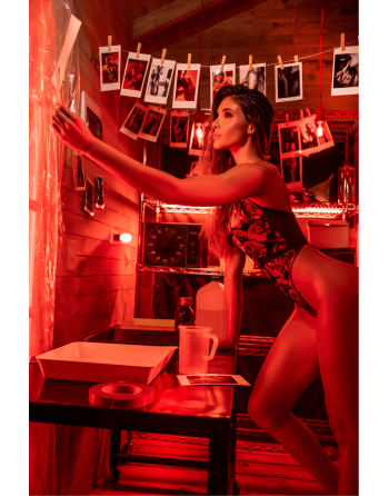 Body noir et rouge en résille transparente avec imprimé et décolleté plongeant - Mapalé